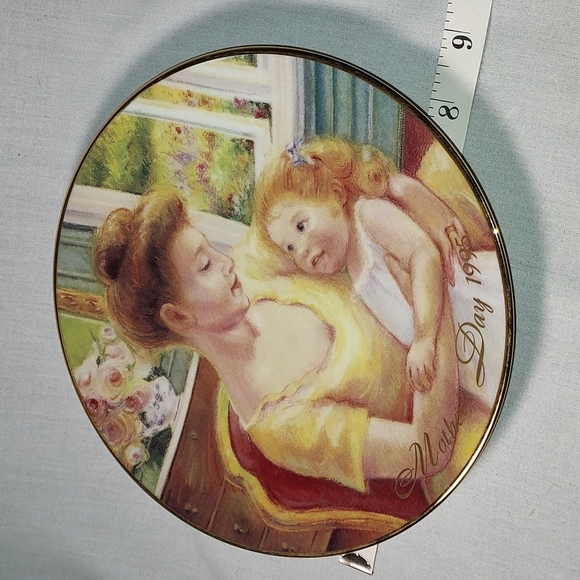 Avon Rare 1995 Vintage Mother's Day Plate in Original Box Rare Oversized Plate - Picture 2 of 10